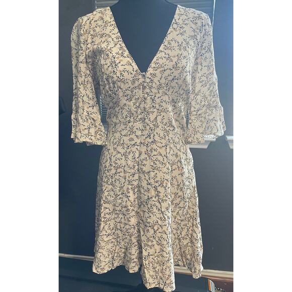 Cupcakes and Cashmere Roxbury Floral Mini Dress Size 6 - Picture 1 of 11